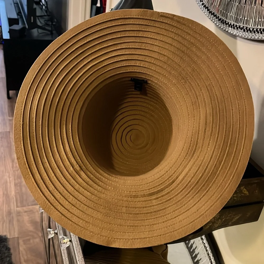 Wide Rim 🎩 - Picture 5 of 8